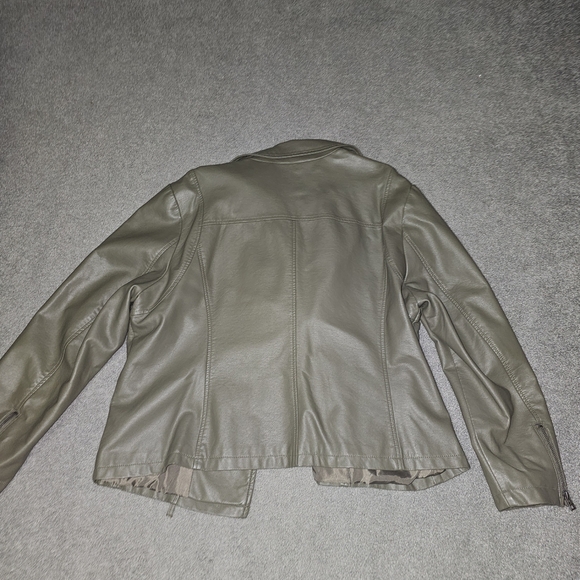 Max Studio Women Olive Faux Leather Asymmetrical Front Zipper Moto Jacket 2XL - Picture 5 of 6